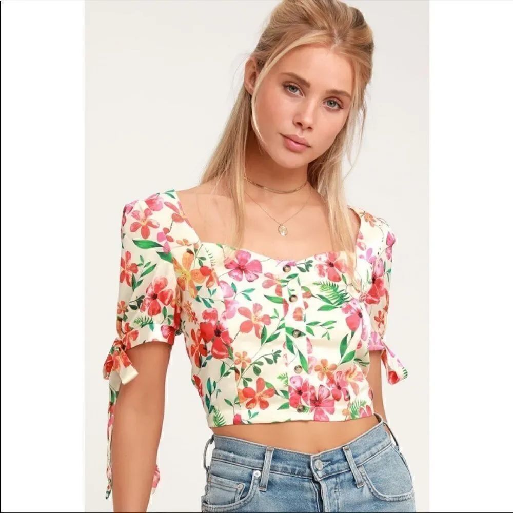 Honey Punch flower print cropped top. Size Med